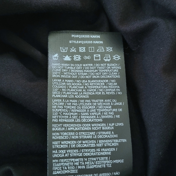 Guess❓Sugar Skull💀 Jet Black🖤 Graphic Skully Tee - NWT - Picture 9 of 16